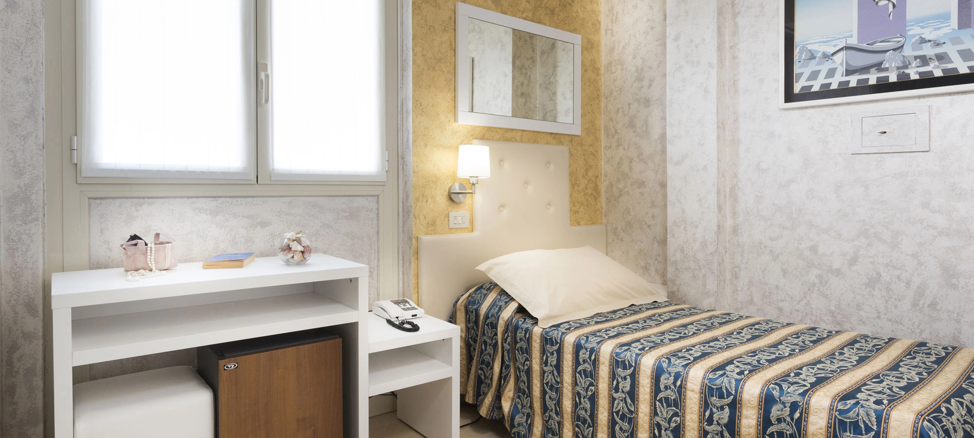 media.Slide-Camera-Singola-con-finestra-01-Hotel-York-Riccione