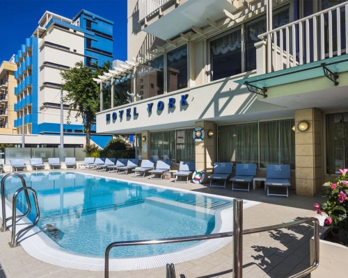 media.Slide-Piscina-01-Hotel-York-Riccione