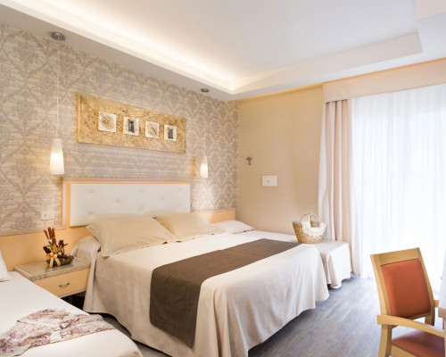 media.Slide-Camera-Quadrupla-01-Hotel-York-Riccione