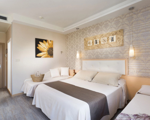 media.Slide-Camera-Quadrupla-02-Hotel-York-Riccione