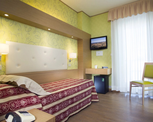 media.Slide-Camera-Singola-con-balcone-01-Hotel-York-Riccione