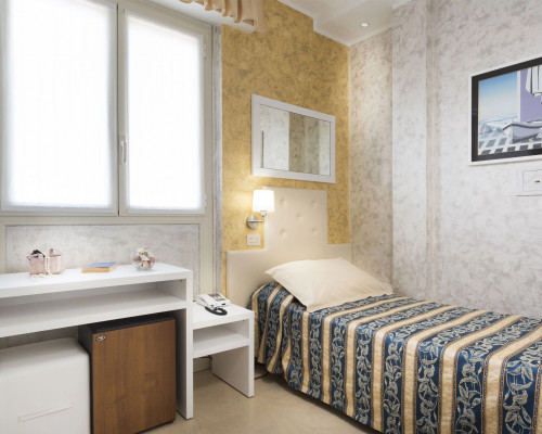 media.Slide-Camera-Singola-con-finestra-01-Hotel-York-Riccione