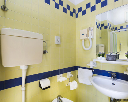 media.Slide-Camera-Singola-con-balcone-02-Hotel-York-Riccione