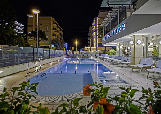 media.Slide-Piscina-04-Hotel-York-Riccione