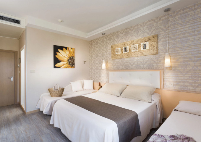 media.Slide-Camera-Quadrupla-02-Hotel-York-Riccione