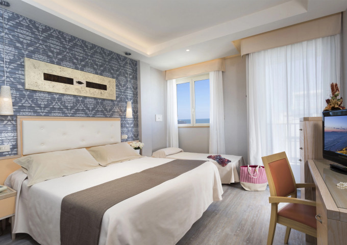 media.Slide-Camera-Tripla-03-Hotel-York-Riccione