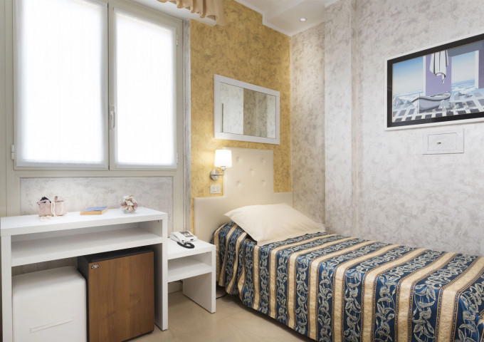 media.Slide-Camera-Singola-con-finestra-01-Hotel-York-Riccione