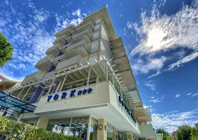 media.Slide-Esterni-02-Hotel-York-Riccione