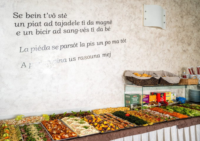 media.HotelYork_buffet_2000x1330_1mb