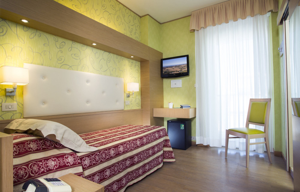 media.Slide-Camera-Singola-con-balcone-01-Hotel-York-Riccione